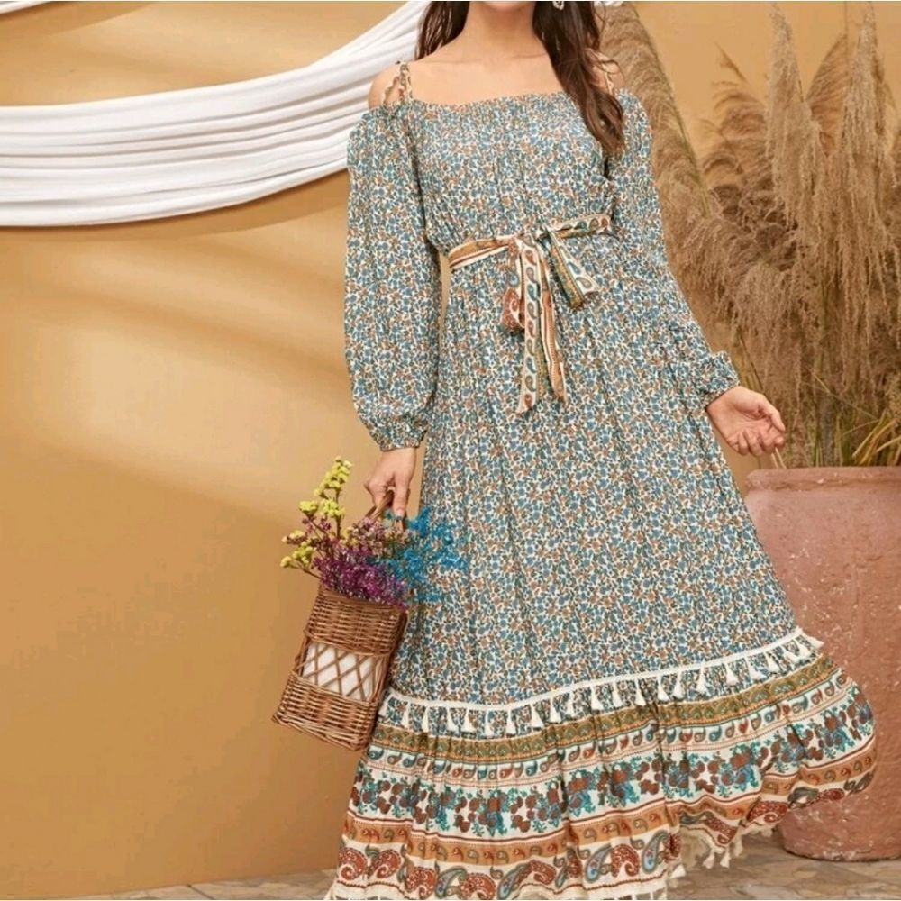 🎉HP🎉 Fringe Ruffle Hem Ditsy Floral Dress